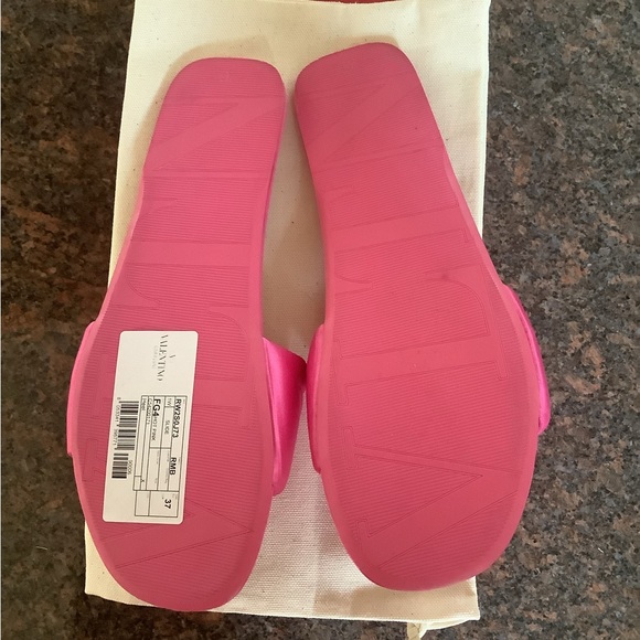Valentino slides - Picture 5 of 6